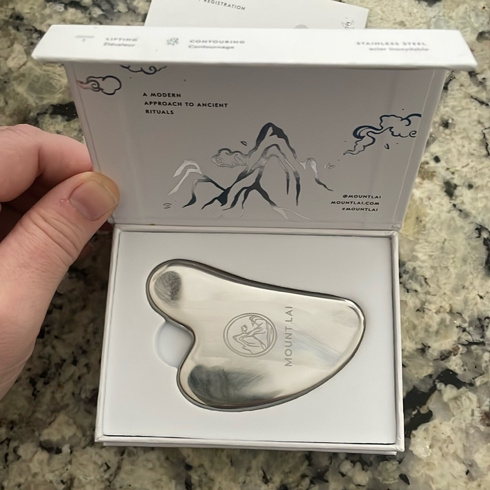 Mount Lai Gua Sha tool